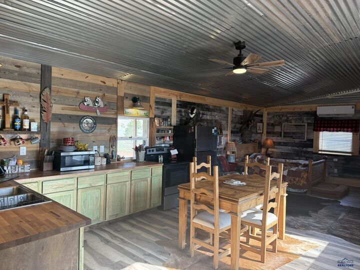 Property Photo:  27199 Wind Cave Rd  SD 57747 