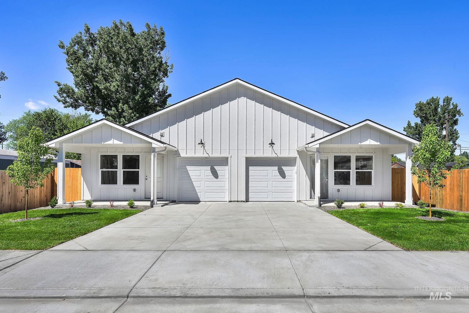 Property Photo:  804 S Commercial Ave  ID 83617 