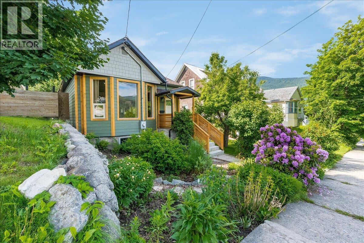 Property Photo:  720 Latimer Street  BC V1L 4V4 