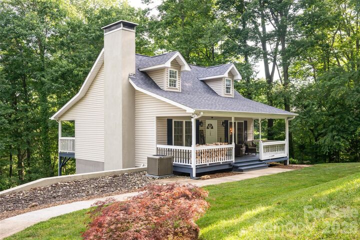 Property Photo:  8 Coffey Place  NC 28806 