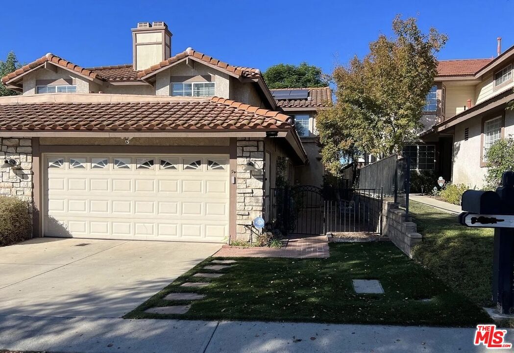 Property Photo: 5407 Isabella Ct CA 91301