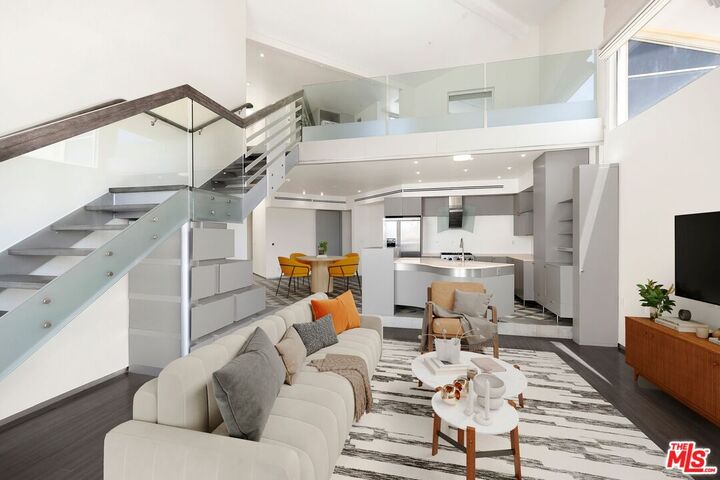 Property Photo: 235 Main St CA 90291