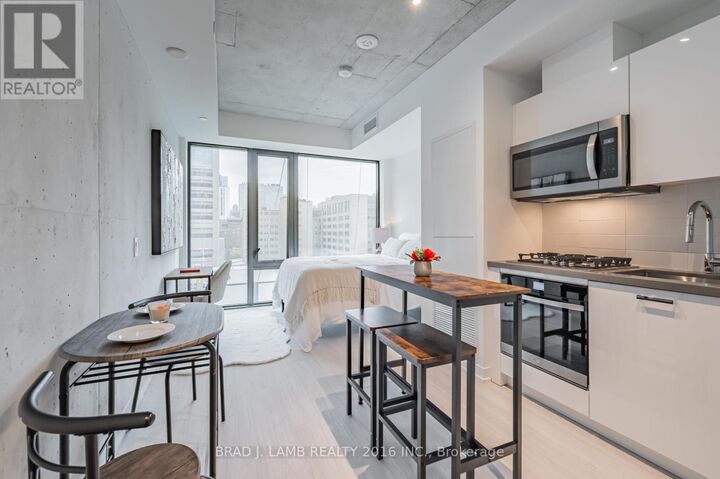 Property Photo:  195 McCaul Street 1005  ON M5T 0E5 
