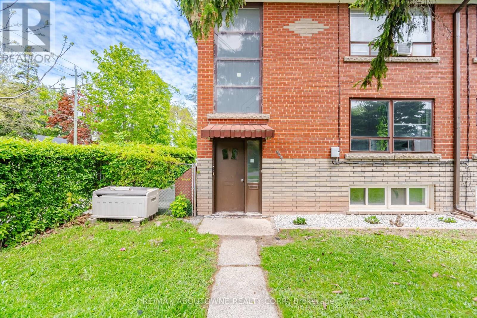 Property Photo:  203 Nelson Street 3  ON L6L 3J4 