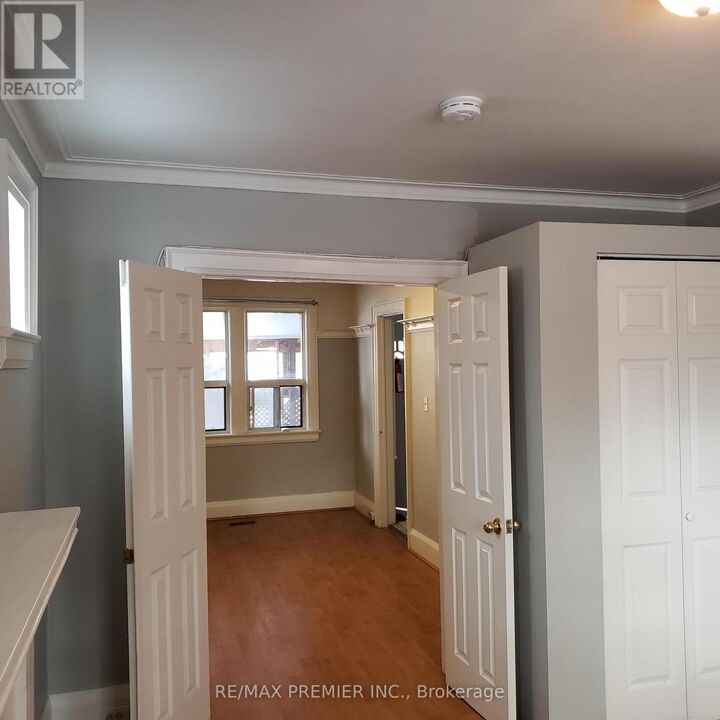 Property Photo:  118 Bude Street  ON M6E 2E5 