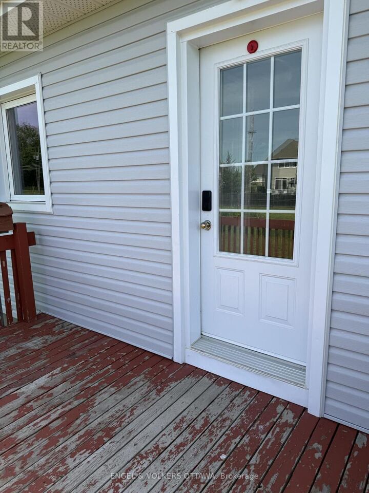 Property Photo:  1199 Old Montreal Road B  ON K4A 3N3 