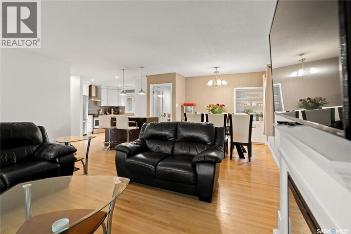 Property Photo:  17 Anderson Avenue  SK S4S 4R3 