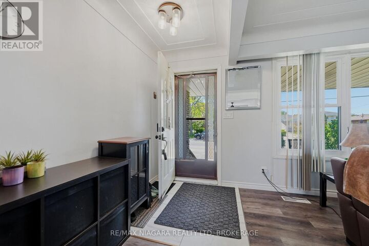 Property Photo:  230 Wellington Street  ON L3B 1B5 