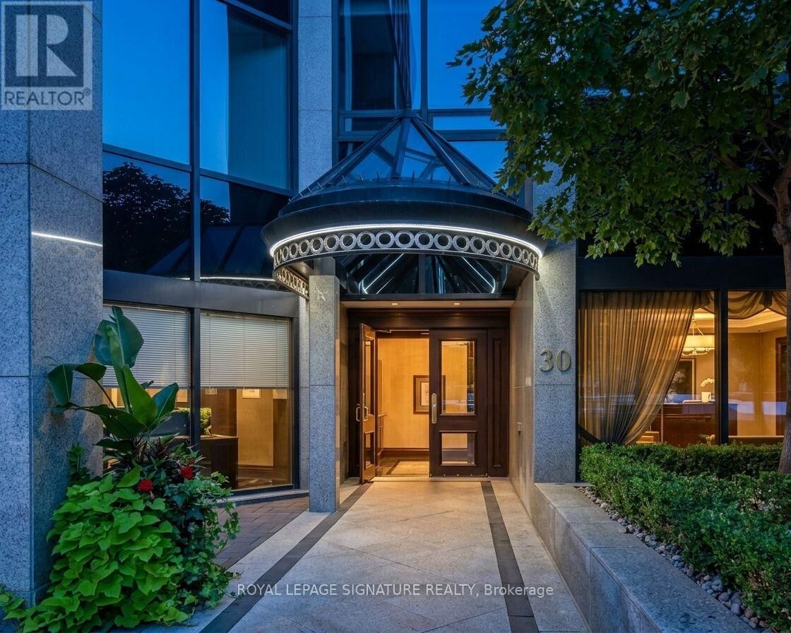 Property Photo:  30 Wellington Street East 2202  ON M5E 1S3 