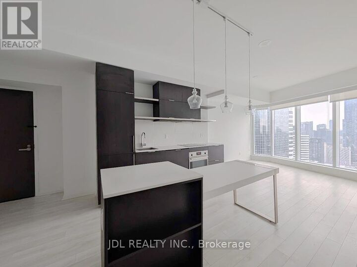 Property Photo:  197 Yonge Street 3814  ON M5B 0C1 
