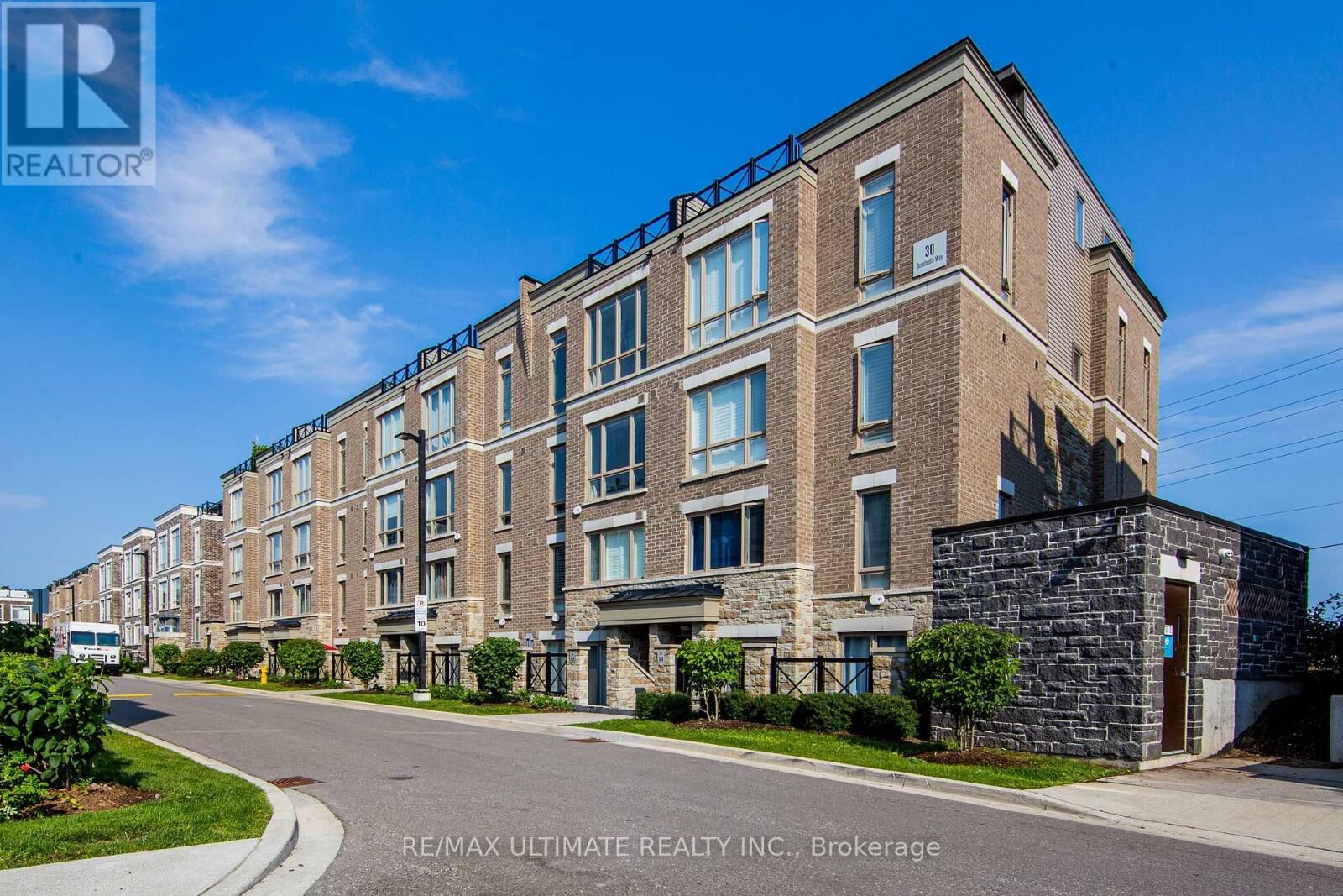 Property Photo:  30 Dunsheath Way 512  ON L6B 1N3 