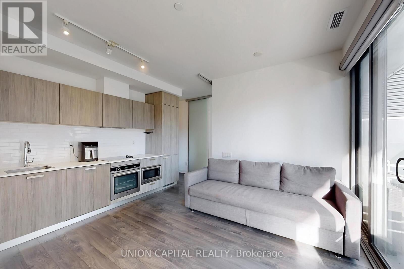 Property Photo:  50 Charles Street East 1112  ON M4Y 0C3 