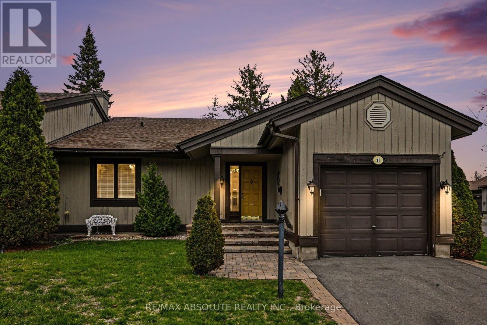 Property Photo:  31 Spyglass Ridge  ON K2S 1R6 