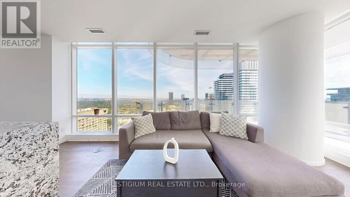 Property Photo:  1 Bloor Street East 4204  ON M4W 0A8 