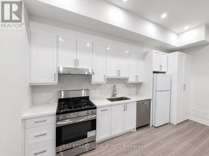 Property Photo:  442 Spadina Avenue C  ON M5T 2G8 