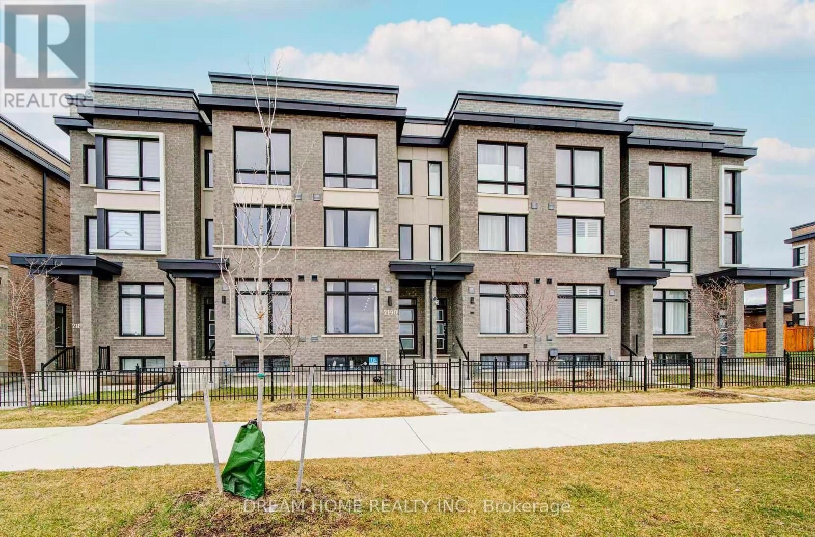 Property Photo:  2190 Donald Cousens Parkway  ON L6B 1P1 