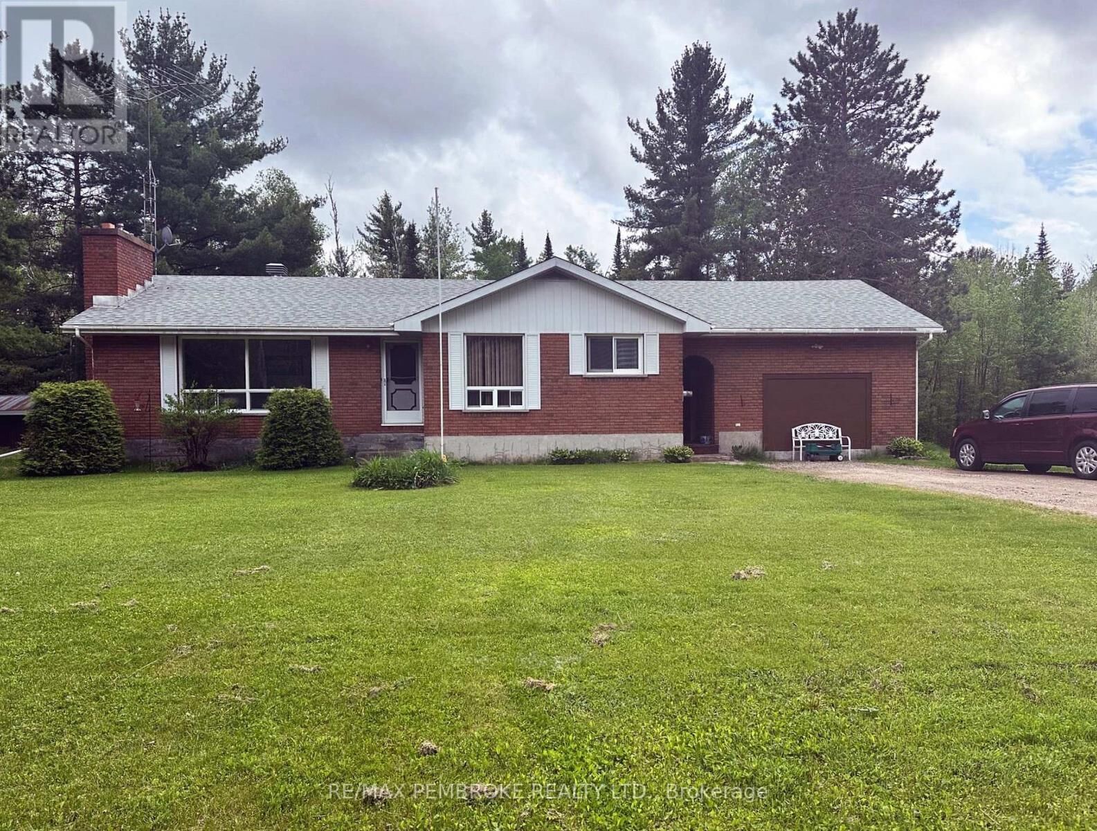 Property Photo:  701 Smaglinski Stoppa Parkway  ON K0J 2N0 