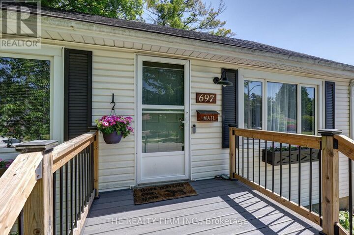 Property Photo:  697 Victoria Street  ON N5Y 4C3 