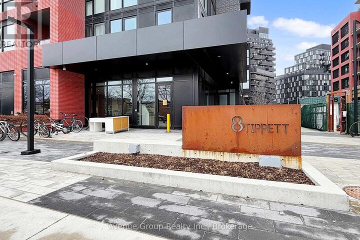 Property Photo:  8 Tippett Road 631  ON M3H 0E7 