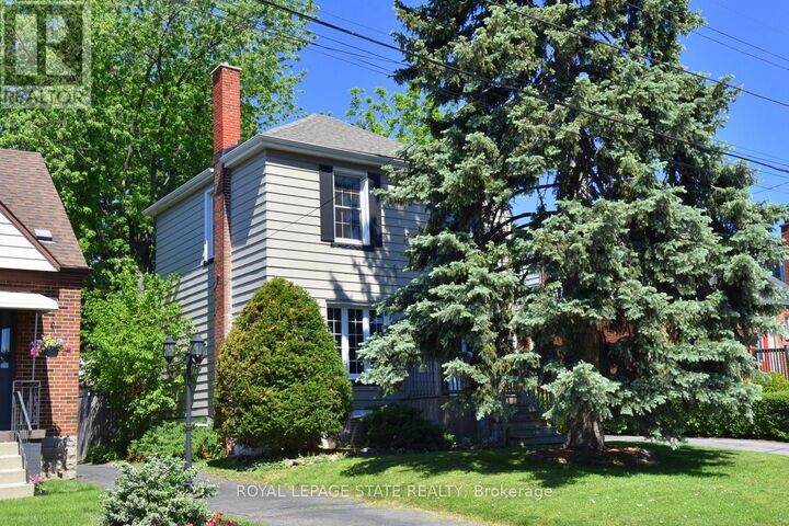 Property Photo:  14 Lydia Street  ON L8K 3B9 