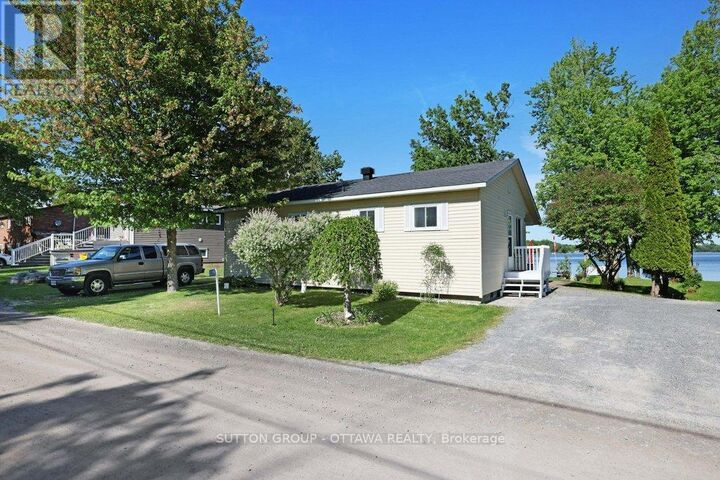 Property Photo:  225 Montgomery Park Road  ON K7C 3P1 