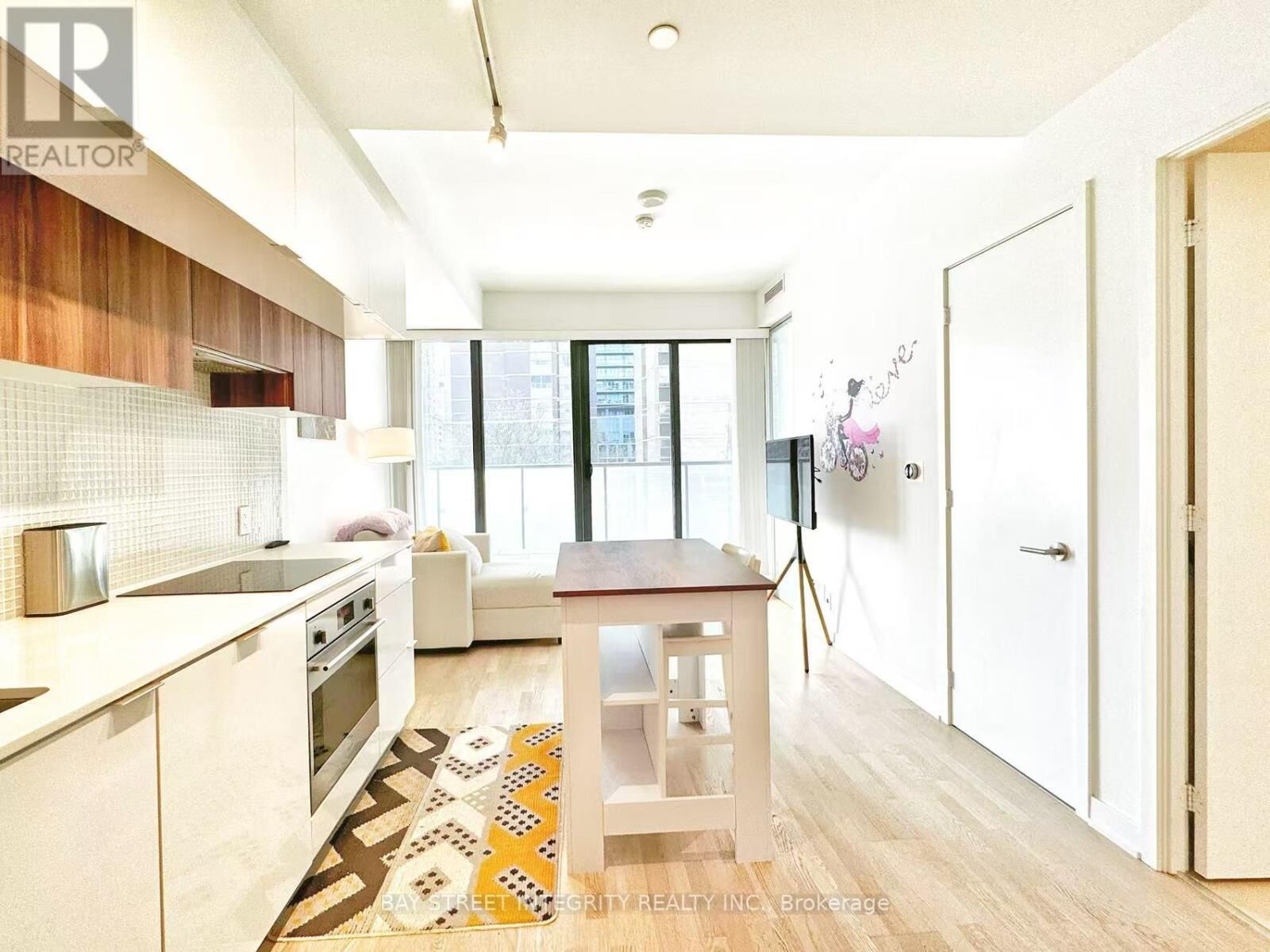 Property Photo:  185 Roehampton Avenue 207  ON M4P 1R4 