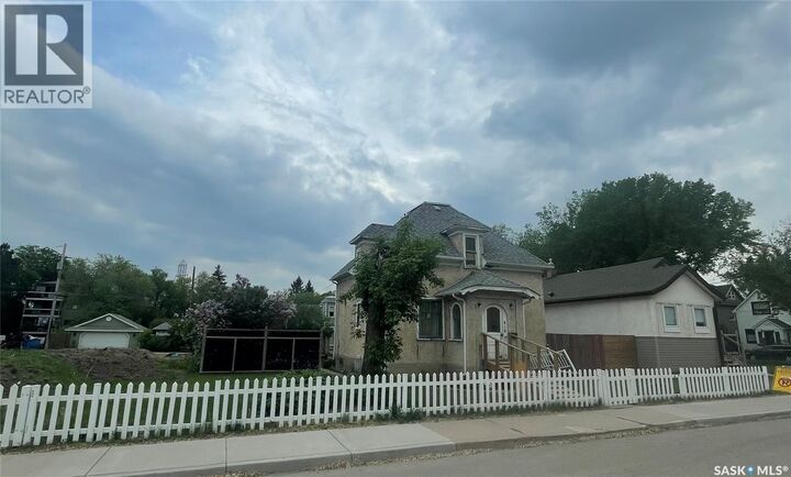 Property Photo: 419 18th Street W SK S7L 1E4