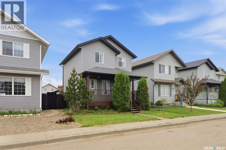 Property Photo:  422 Blakeney Crescent  SK S7L 7N5 