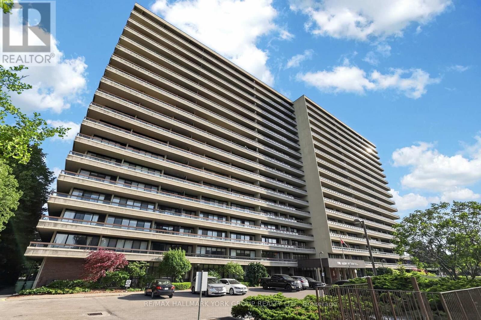Property Photo:  8111 Yonge Street 1812  ON L3T 4V9 