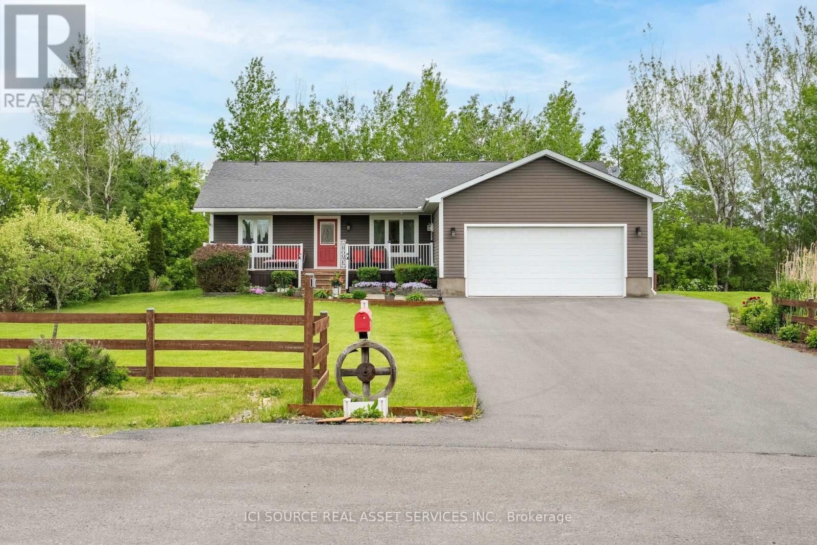 Property Photo:  19241 Richmond Court  ON K0C 2E0 