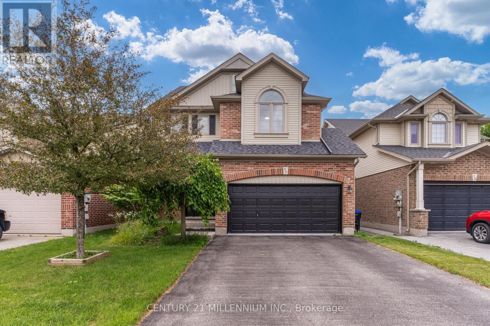Property Photo:  217 King Street South Upper  ON L9R 1V4 