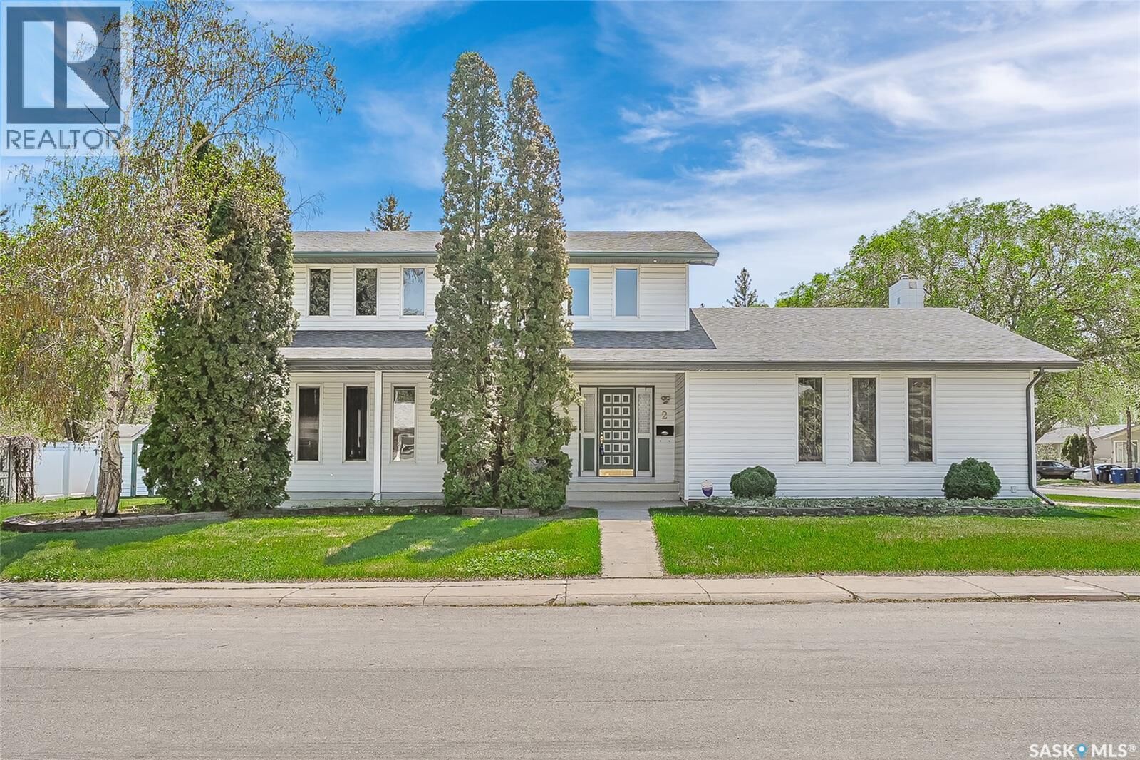 Property Photo:  2 Cambridge Crescent  SK S7H 3P8 