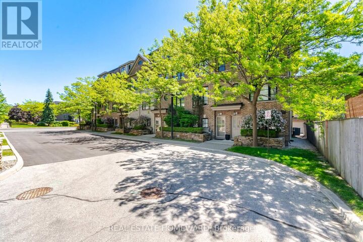 Photo de la propriété:  62 Cormier Heights  ON M8Z 0B5 