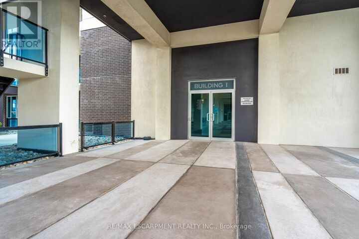 Property Photo:  16 Concord Place South 205  ON L3M 0J1 