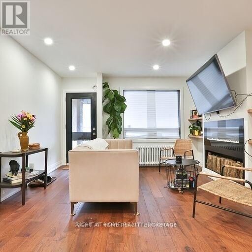Property Photo:  43 Kingston Road  ON M4L 1S5 