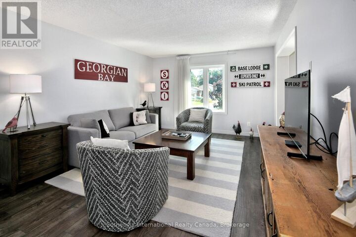 Property Photo:  26 Middle Avenue  ON N4L 1A8 