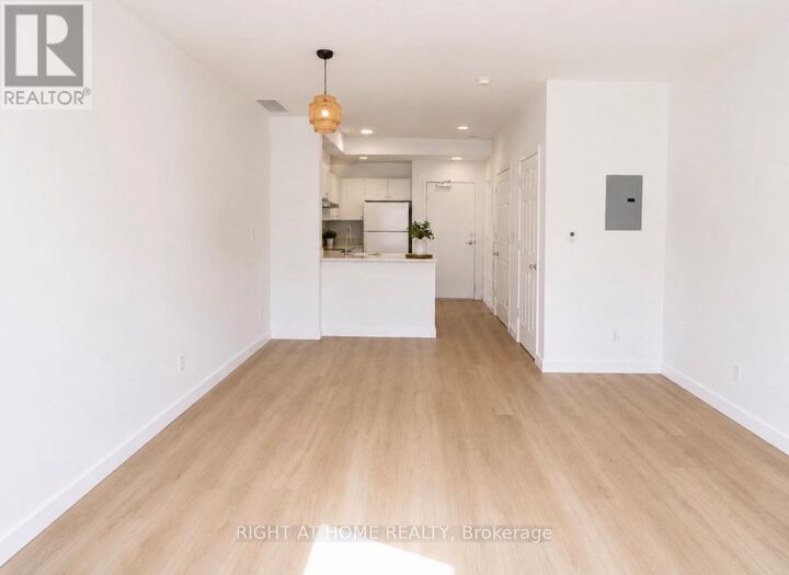 Property Photo:  1 Centre Street West 202  ON L4C 3P3 