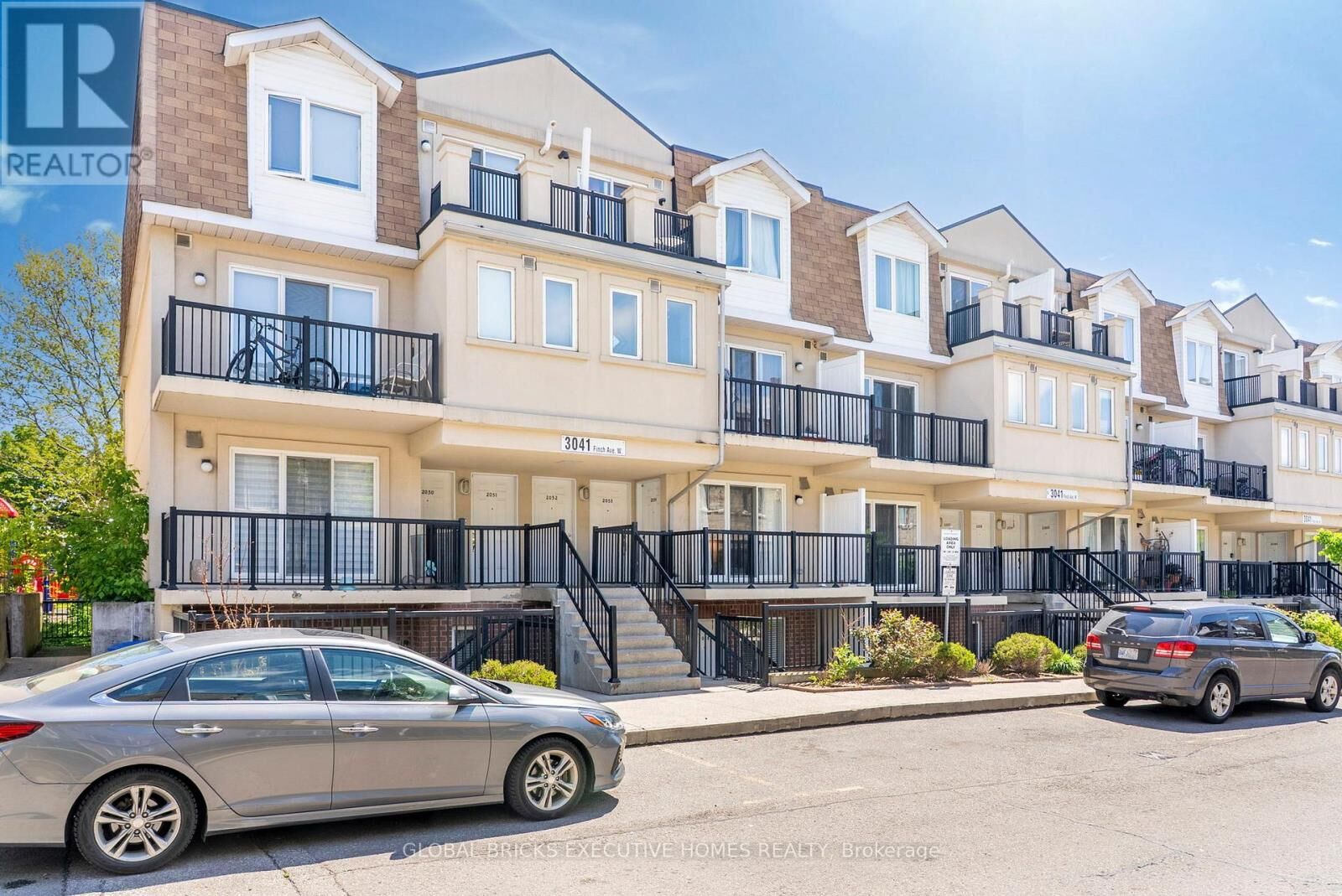 Property Photo:  3041 Finch Avenue West 2054  ON M9M 0A4 
