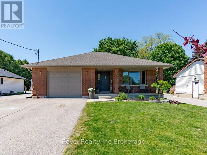 Property Photo:  355 Oxford Avenue  ON N5C 3H5 