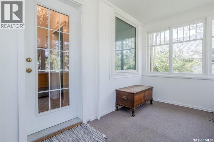 Property Photo:  618 3rd Street E  SK S7H 1M1 