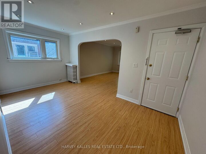 Property Photo:  38 Strathgowan Avenue Upper  ON M4N 1B9 