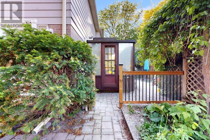 Property Photo:  138 Spring Garden Avenue  ON M2N 3G5 