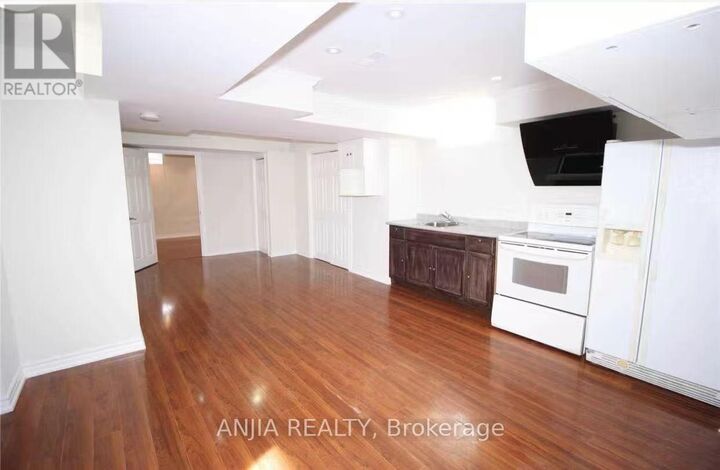 Property Photo:  24 Jenmat Drive  ON L6E 2A8 