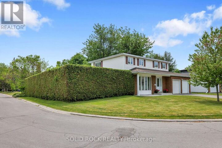 Property Photo:  10 Highpark Crescent  ON K1B 3G8 
