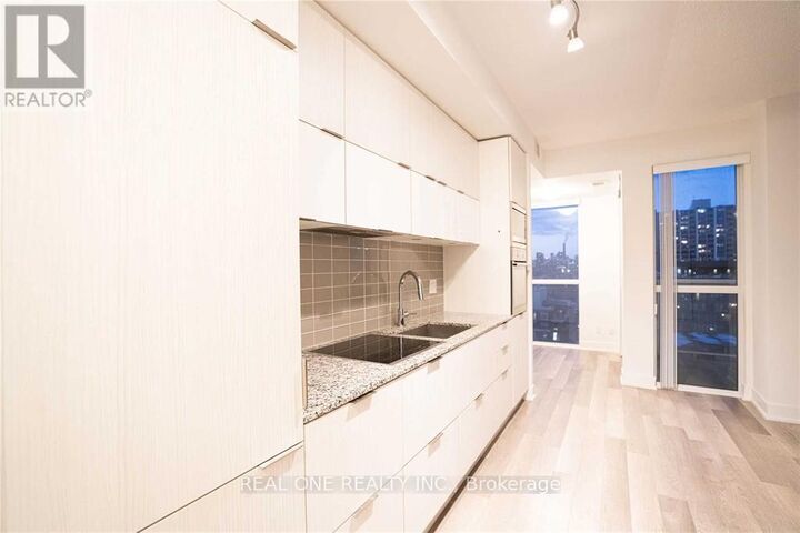 Property Photo:  318 Richmond Street West 1203  ON M5V 1X2 
