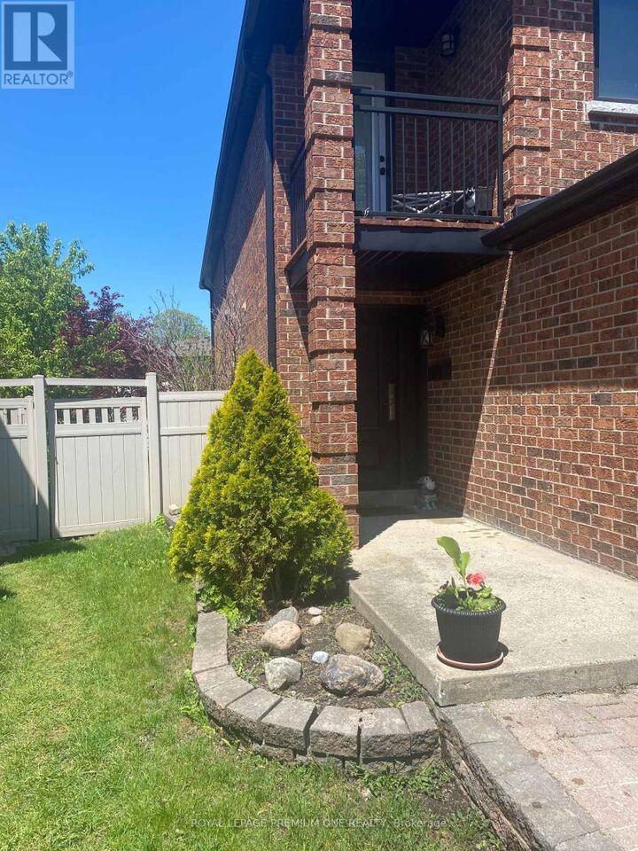 Photo de la propriété:  16 Muzzo Court  ON L4L 3K2 