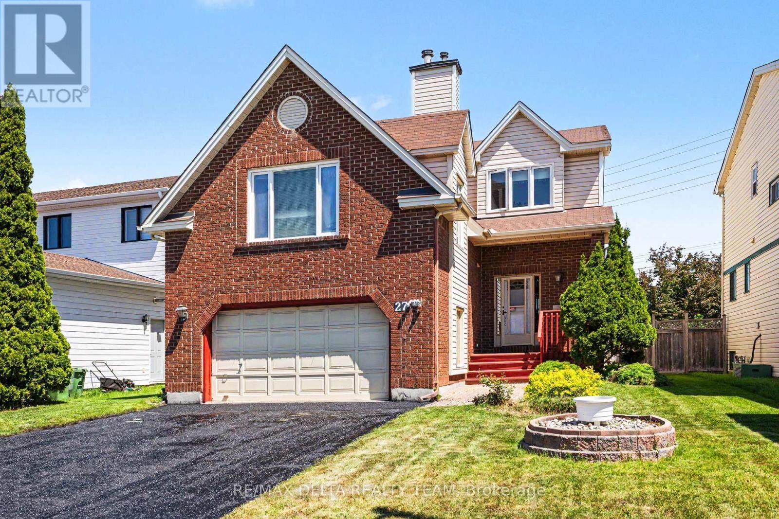 Property Photo:  27 Bramblegrove Crescent  ON K1T 3G1 