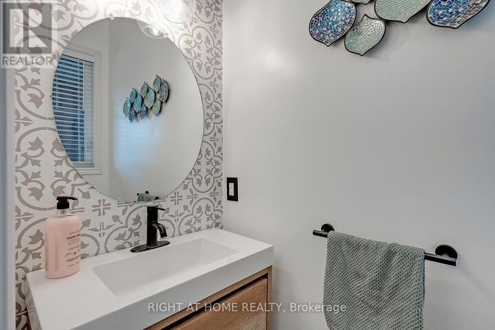 Property Photo:  2033 Trawden Way  ON L6M 0M2 