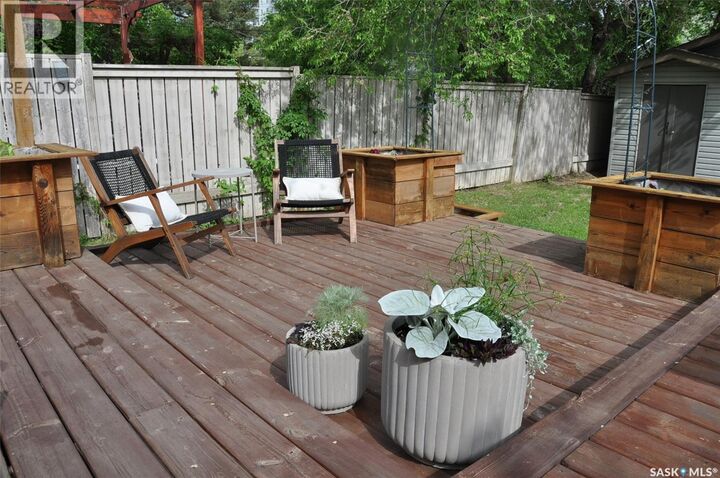 Property Photo:  725 9th Street E  SK S7H 0M6 