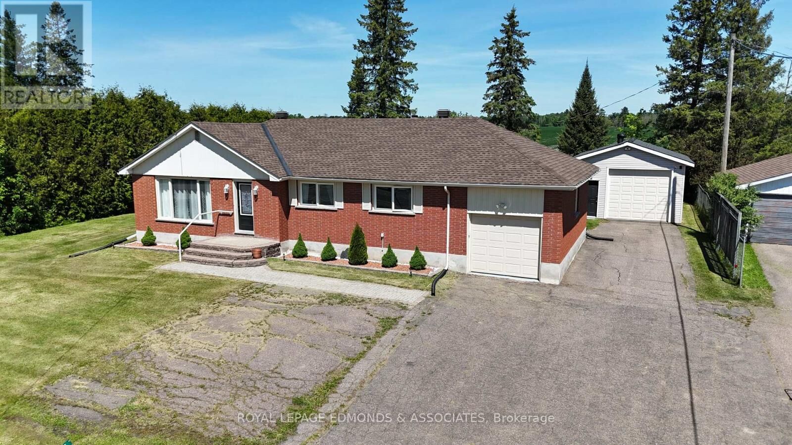 Property Photo:  11837 Round Lake Road  ON K8A 6W8 